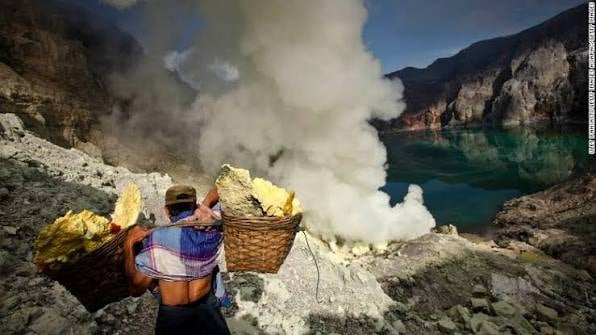 The miners of Ijen